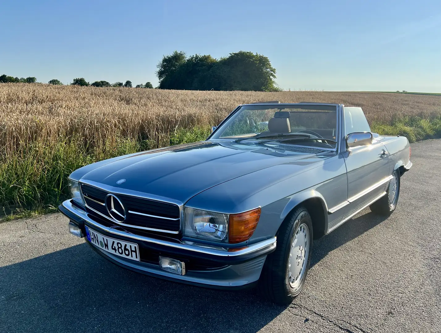 Mercedes-Benz SL 560 Blue - 1