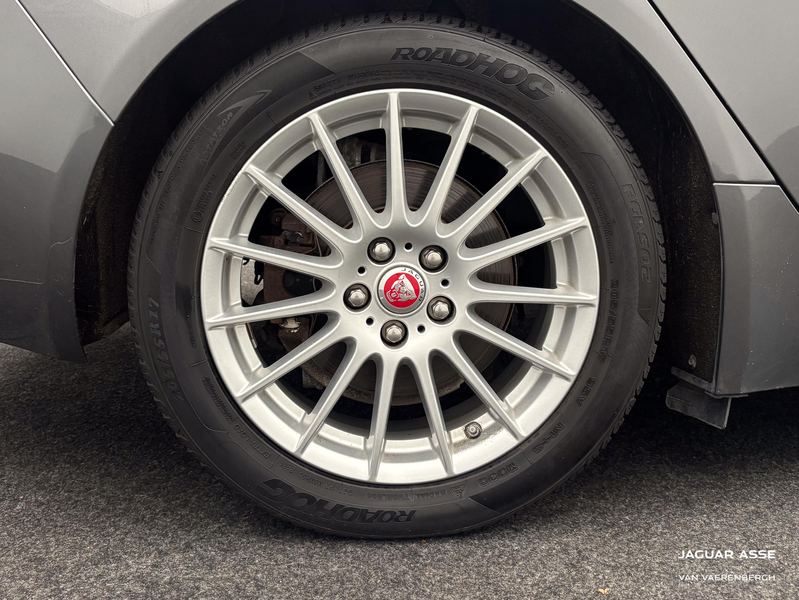 Jaguar XE diesel 2.0 — photo 9