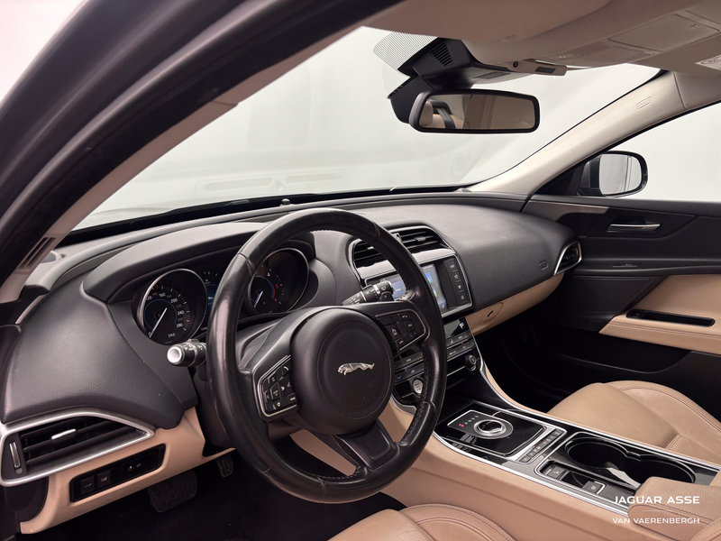 Jaguar XE diesel 2.0 — photo 11