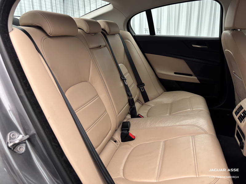 Jaguar XE diesel 2.0 — photo 5