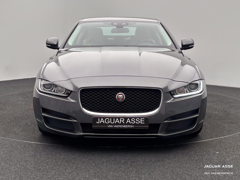 Jaguar XE diesel 2.0 — photo 8