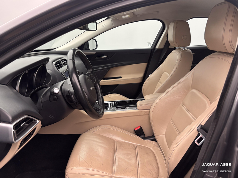 Jaguar XE diesel 2.0 — photo 10
