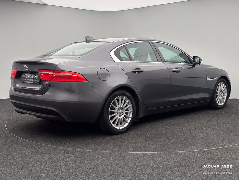 Jaguar XE diesel 2.0 — photo 2