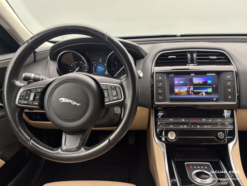 Jaguar XE diesel 2.0 — photo 12
