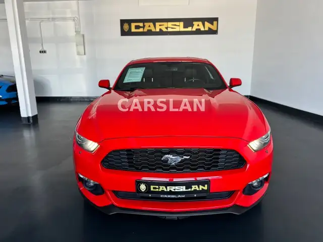 Ford Mustang view 3