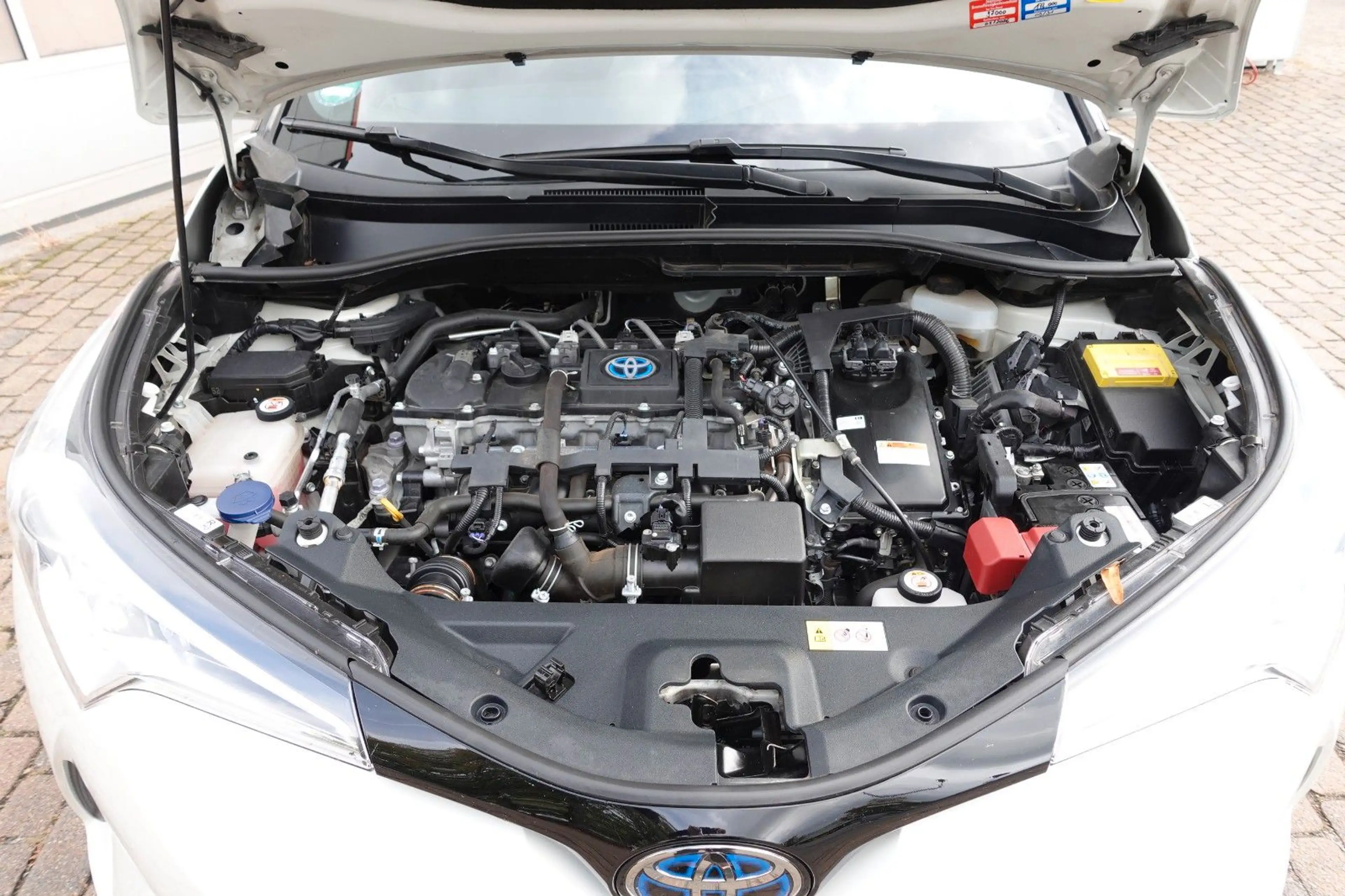 Toyota C-HR 1.8 l Hybrid Team D 3 Jahre Garantie — photo 12