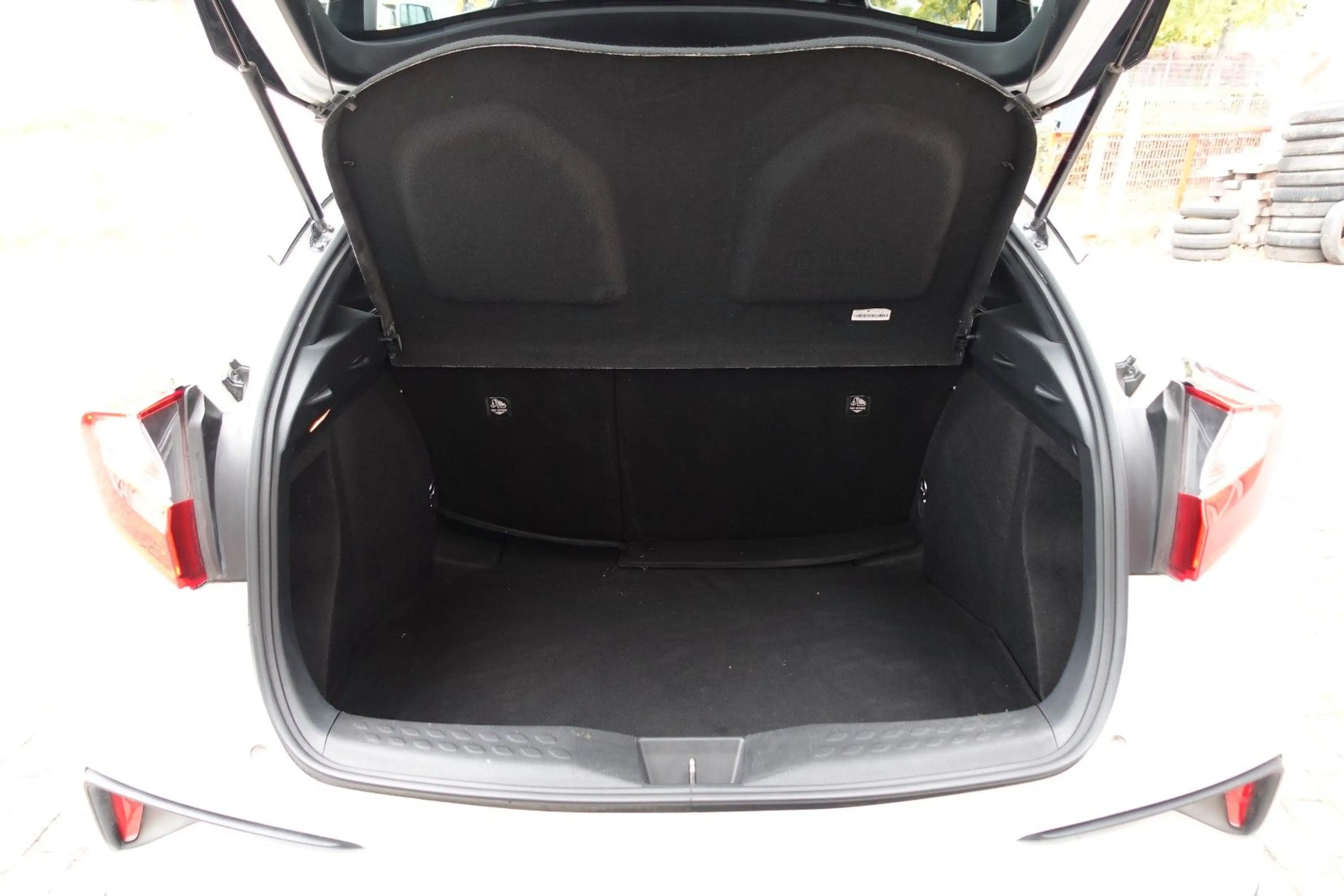 Toyota C-HR 1.8 l Hybrid Team D 3 Jahre Garantie — photo 9