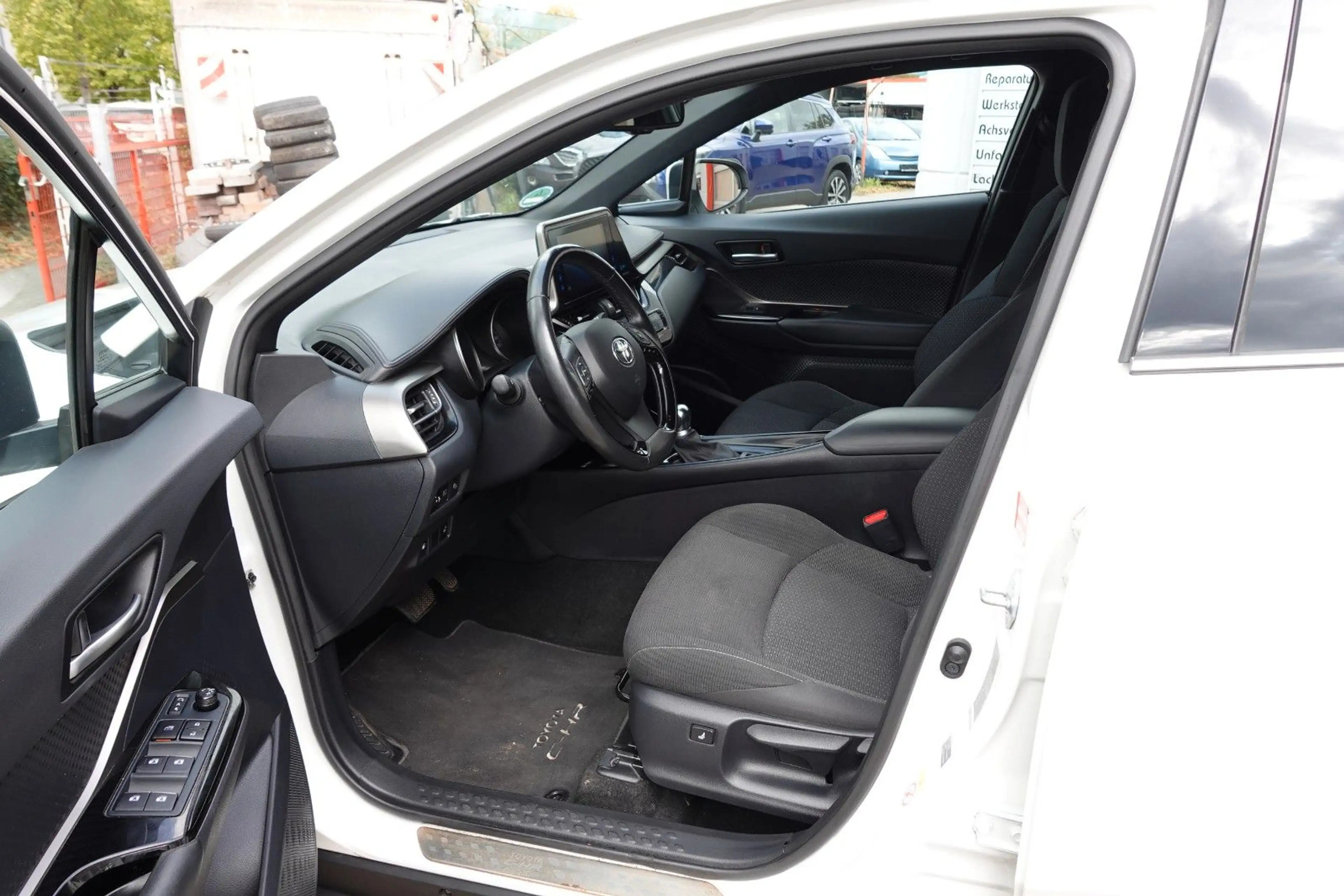 Toyota C-HR 1.8 l Hybrid Team D 3 Jahre Garantie — photo 5