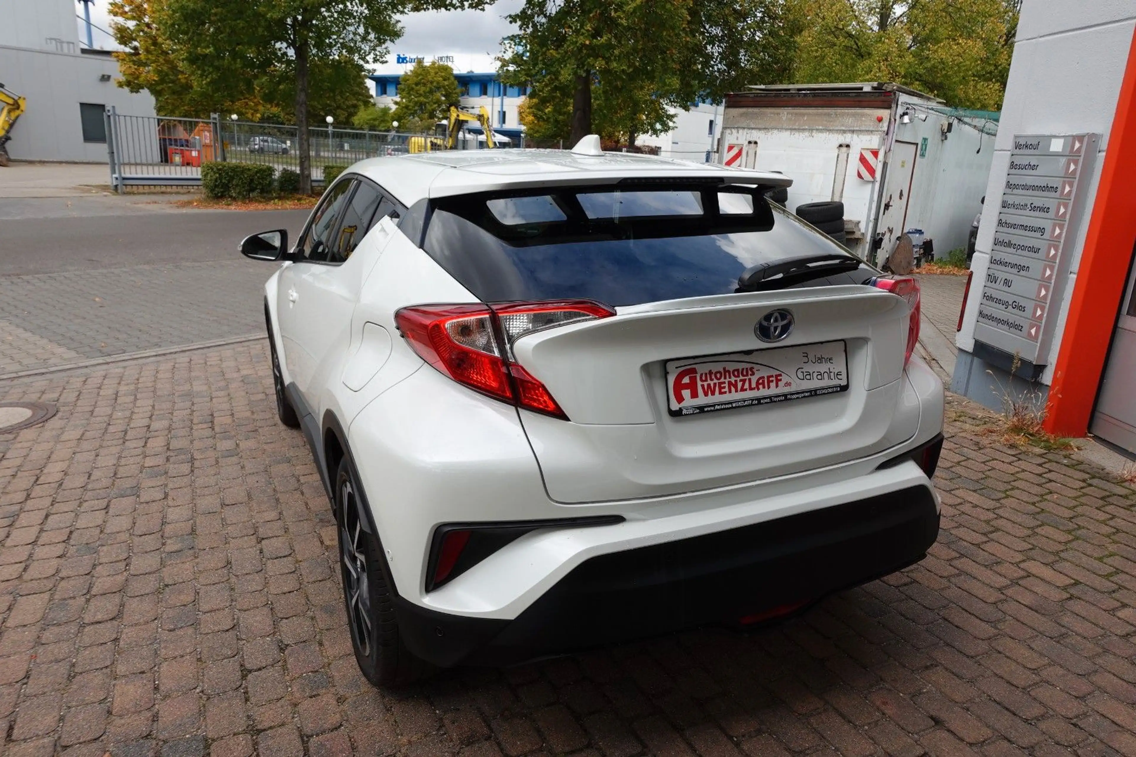 Toyota C-HR 1.8 l Hybrid Team D 3 Jahre Garantie — photo 4
