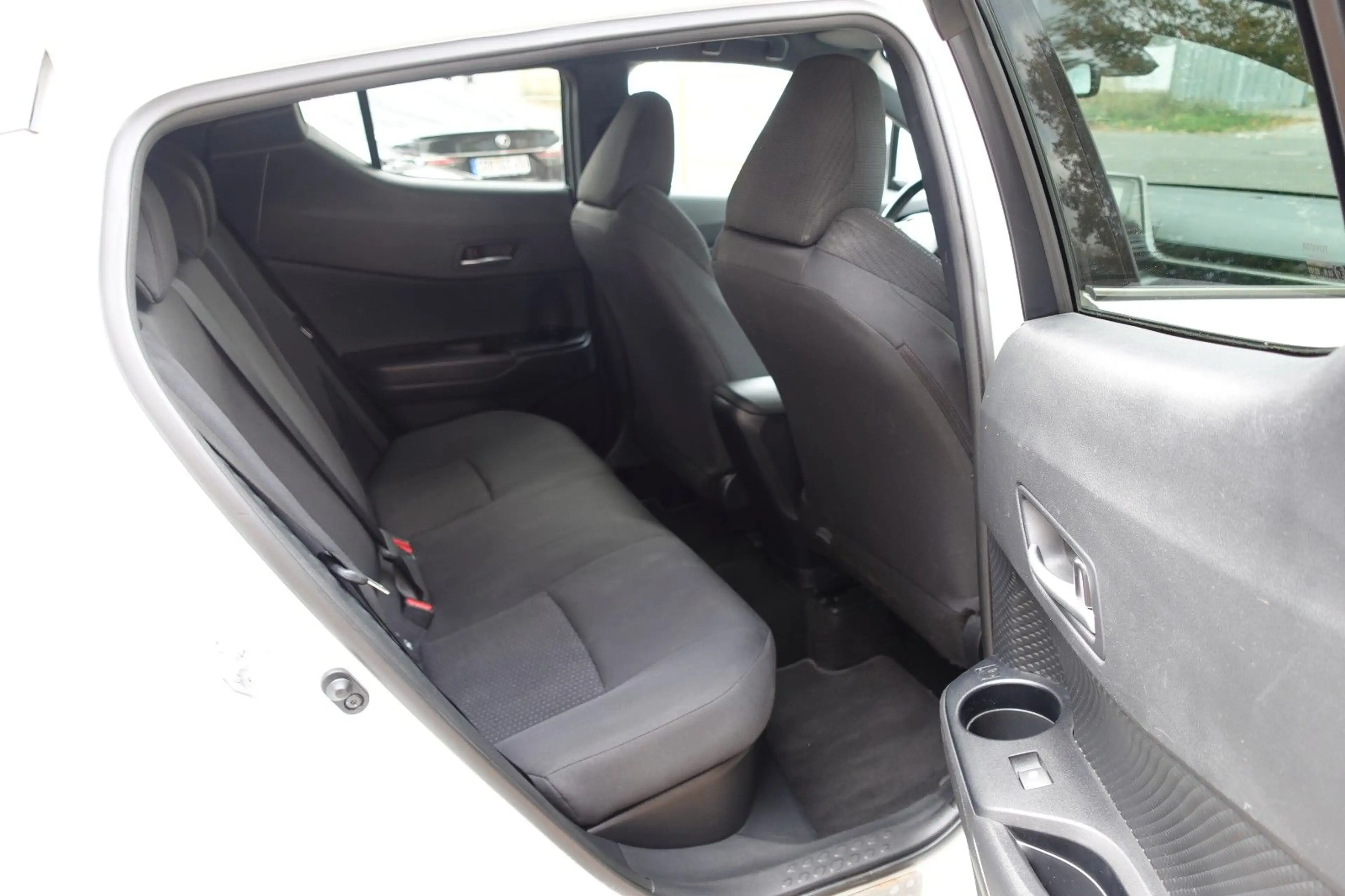 Toyota C-HR 1.8 l Hybrid Team D 3 Jahre Garantie — photo 8