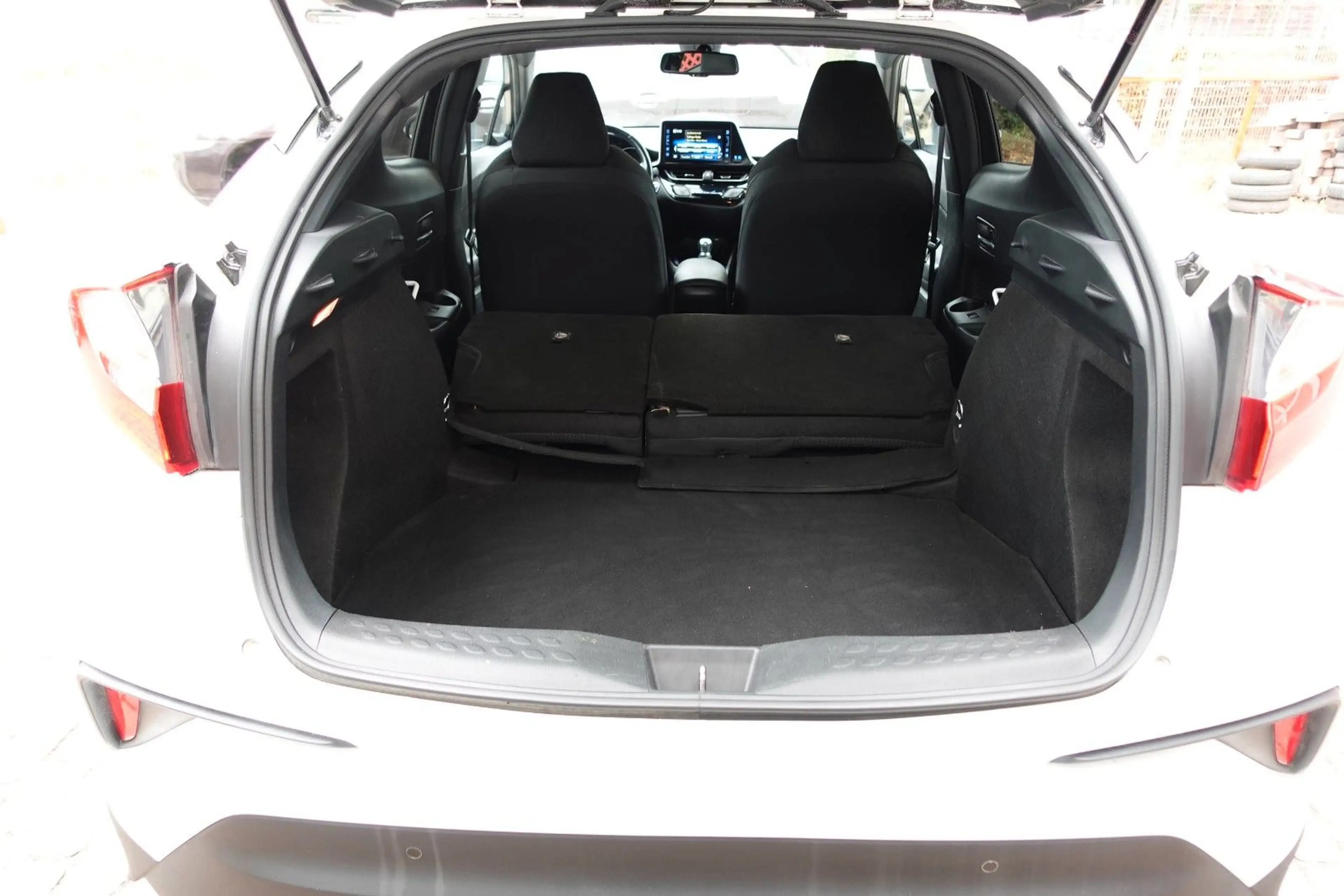 Toyota C-HR 1.8 l Hybrid Team D 3 Jahre Garantie — photo 11