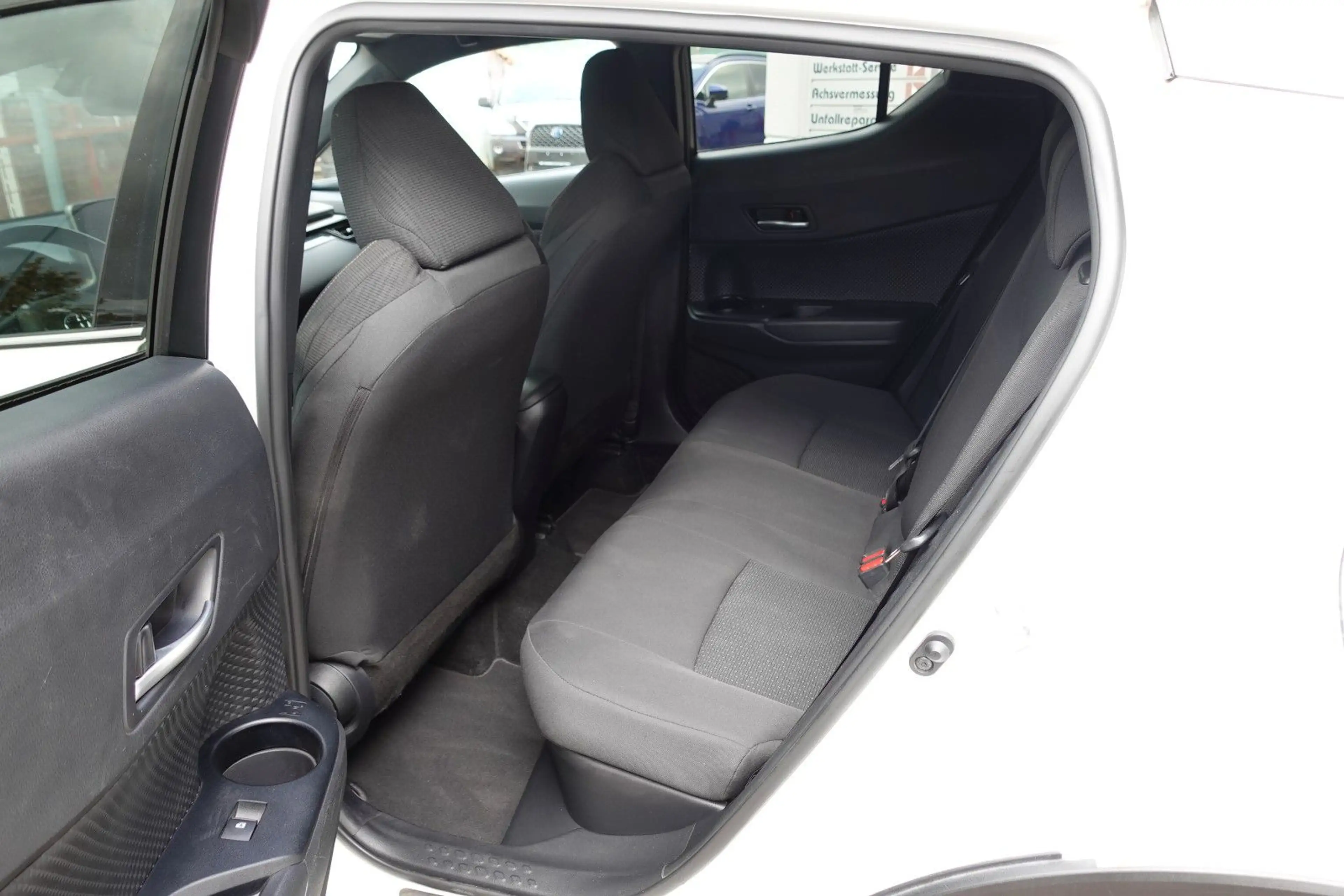 Toyota C-HR 1.8 l Hybrid Team D 3 Jahre Garantie — photo 7
