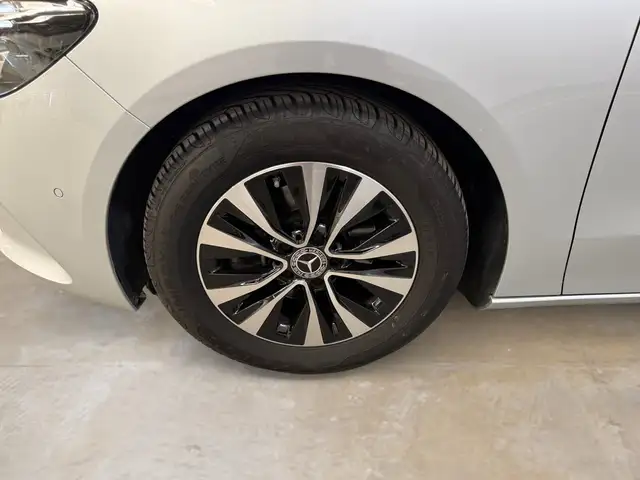 Mercedes-Benz B-Class view 12