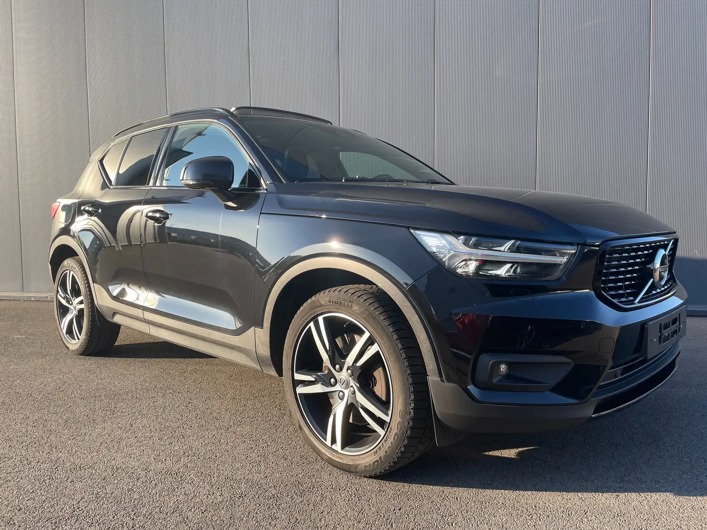 Volvo XC40 T4 R-Design 360° ACC H&K HEAT LKA PANO TOW 19" Noir - 2