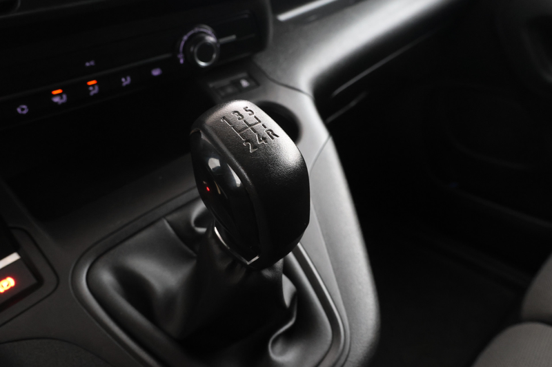 Peugeot Partner 1.5 BlueHDI Pro Long — photo 28