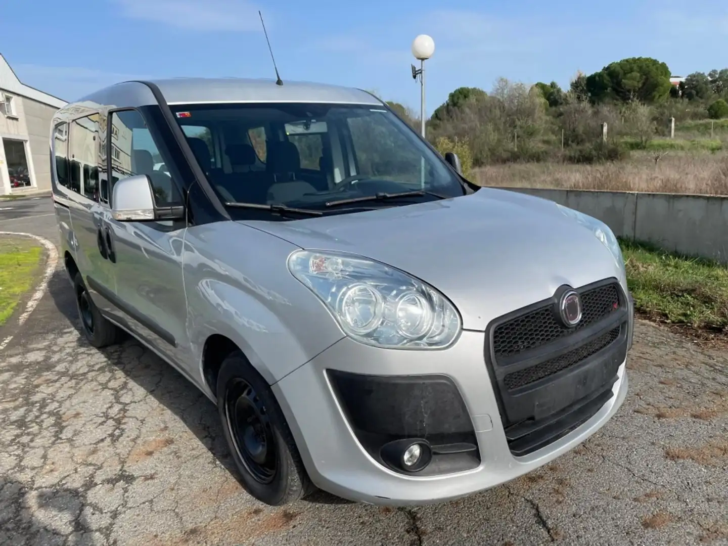 Fiat Dobló Panorama 1.6Mjt Dynamic E5+ Gris - 1