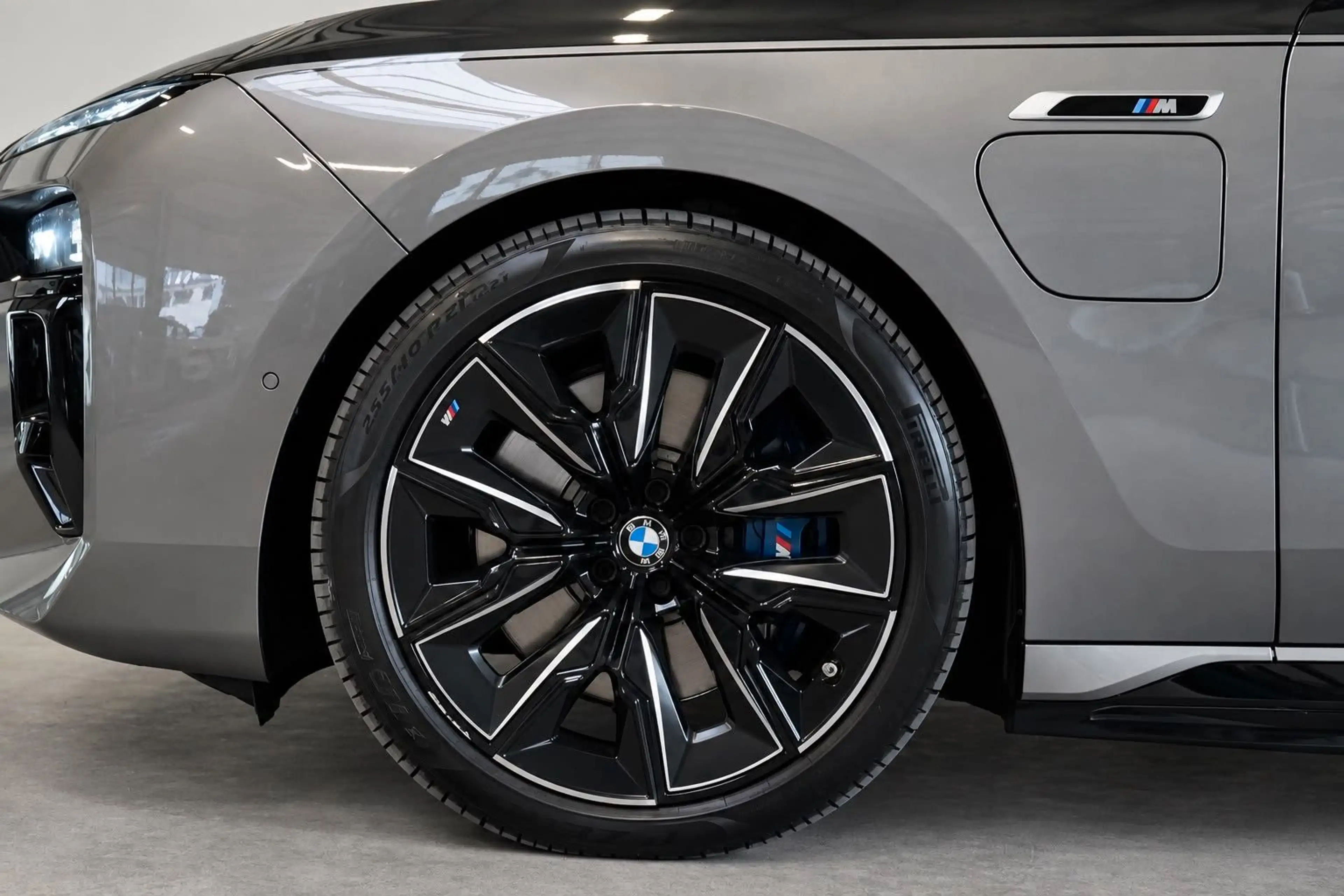 BMW 760 e xD Two Tone Fond TV SkyLo. AutoTüren B&W — photo 9