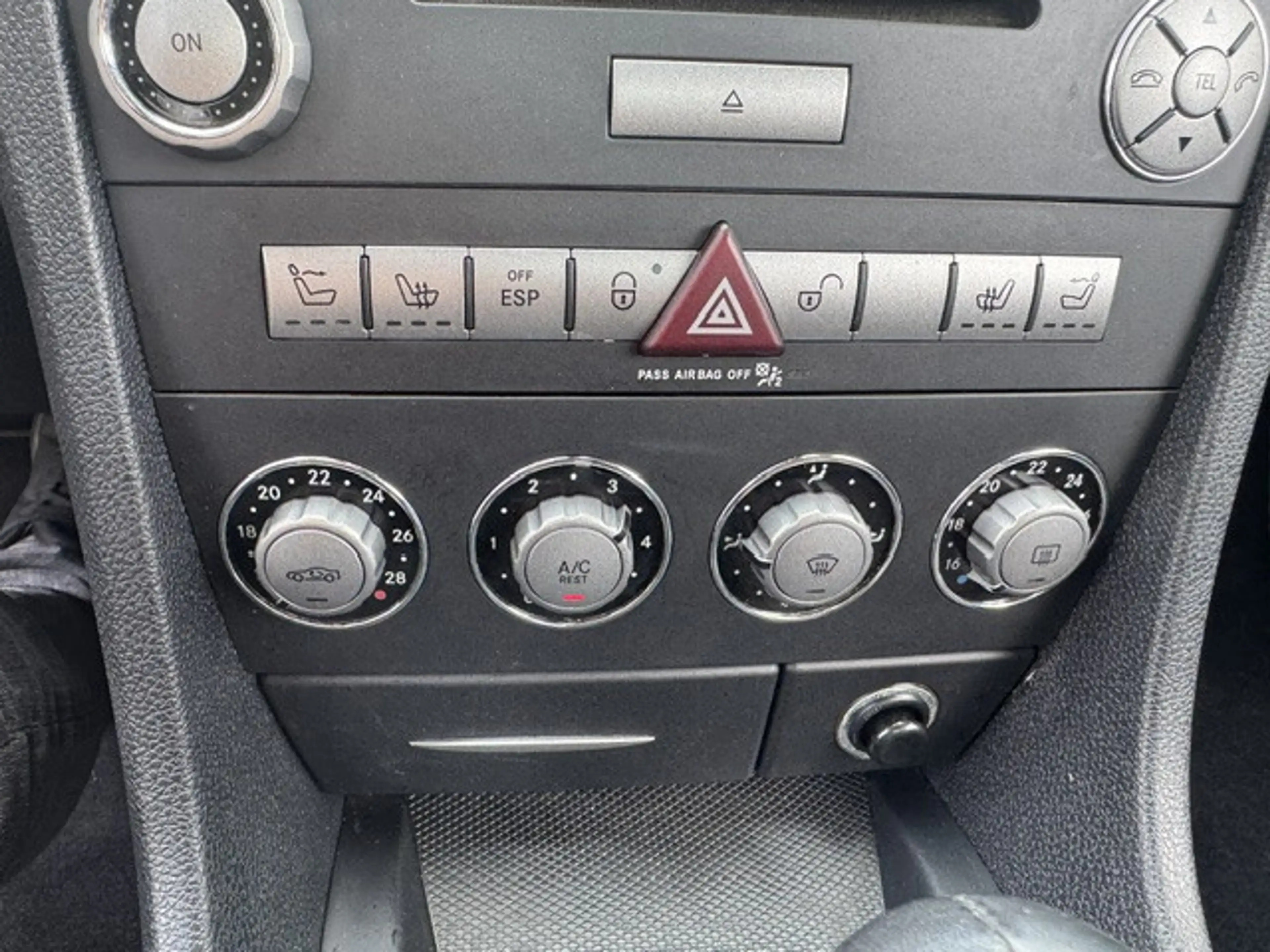 Mercedes-Benz SLK 200 MERCEDES BENZ SLK 200 KEMPRESSOR EDITION 10 LEDER — photo 15