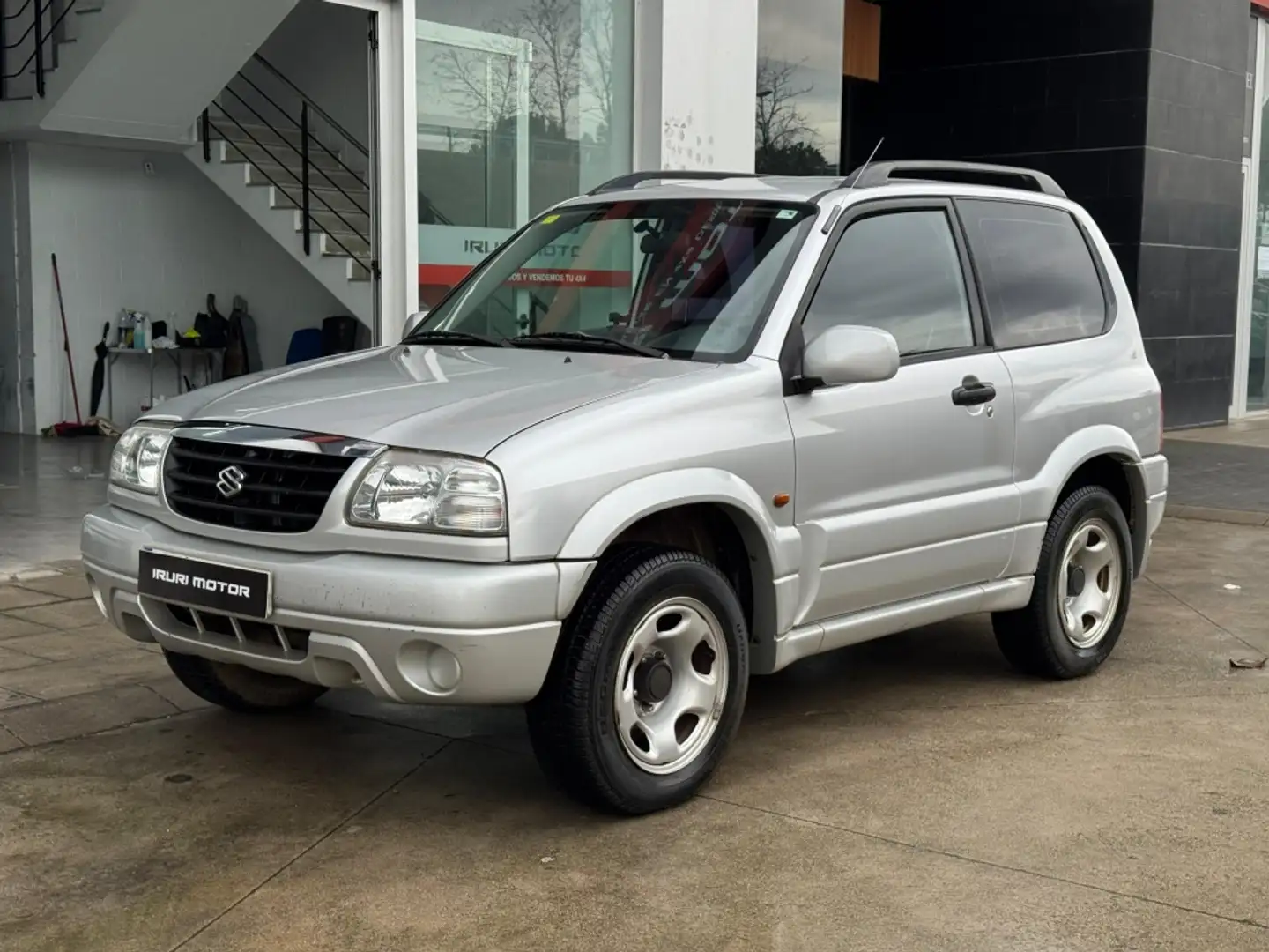 Suzuki Grand Vitara Gran 1.6 Base Silber - 2