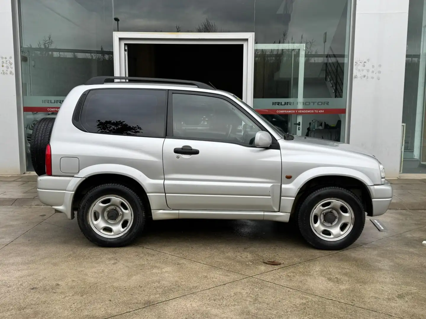 Suzuki Grand Vitara Gran 1.6 Base Silber - 1