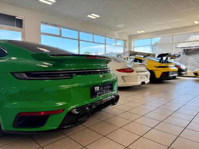 Porsche 911 view 6