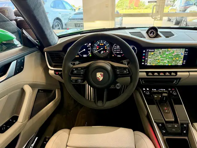 Porsche 911 view 15