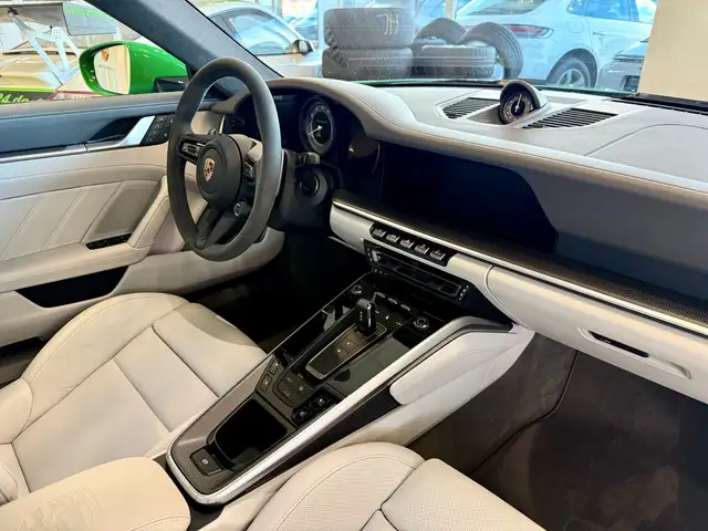 Porsche 911 view 13