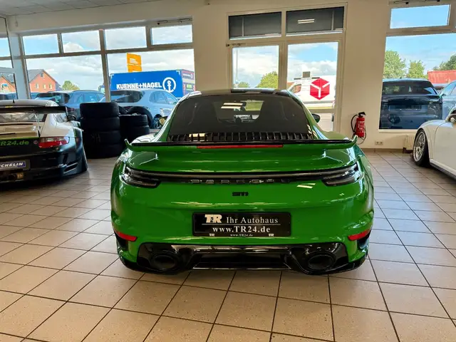Porsche 911 view 4