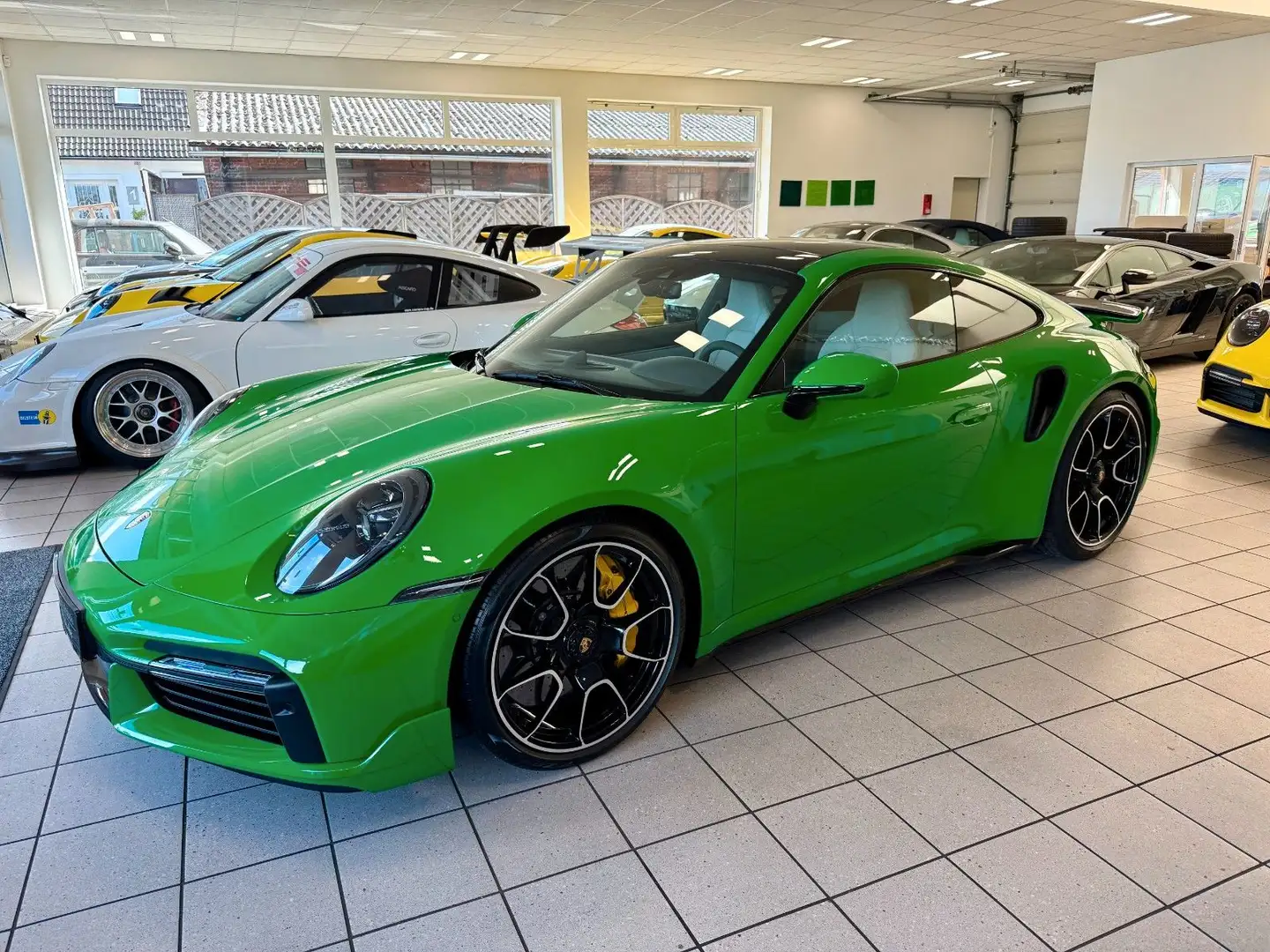 Porsche 992 991 992 Turbo S PTS/LIFT/SportDesign/Burmester Grün - 2