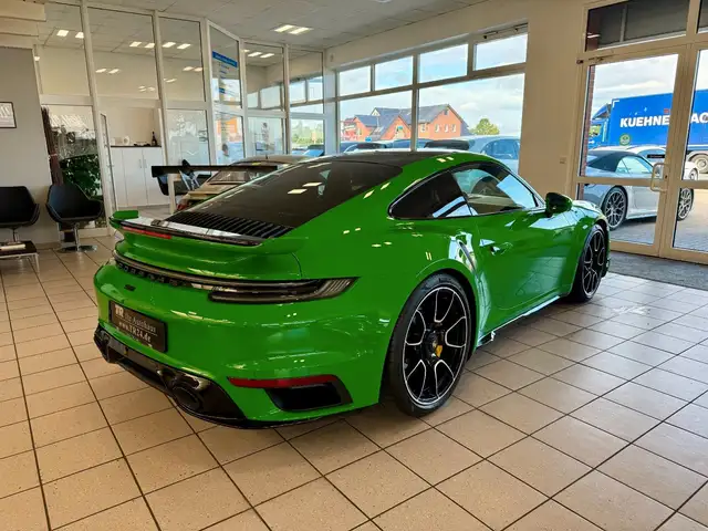 Porsche 911 view 5