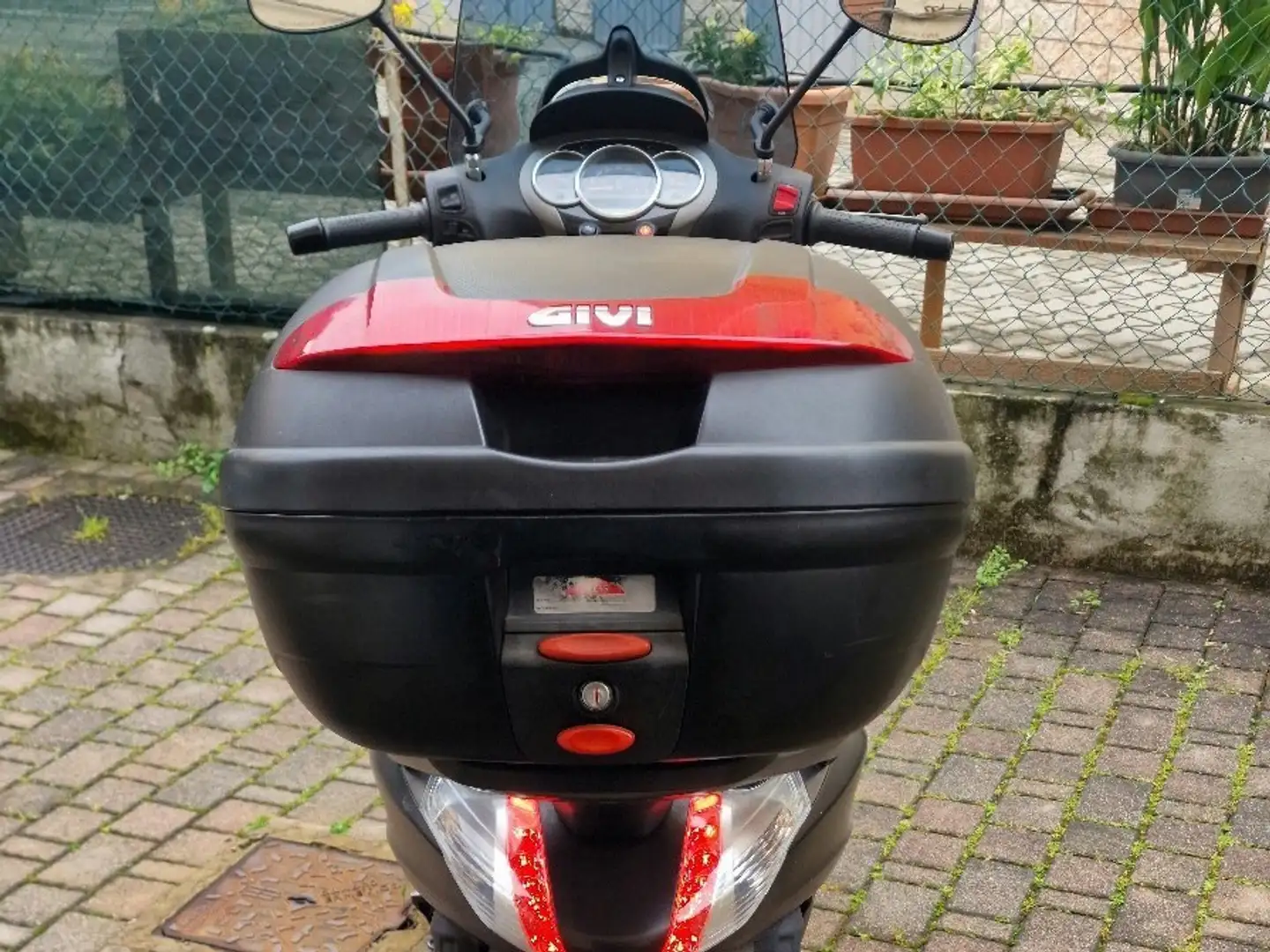 Piaggio Beverly 350 Negro - 2