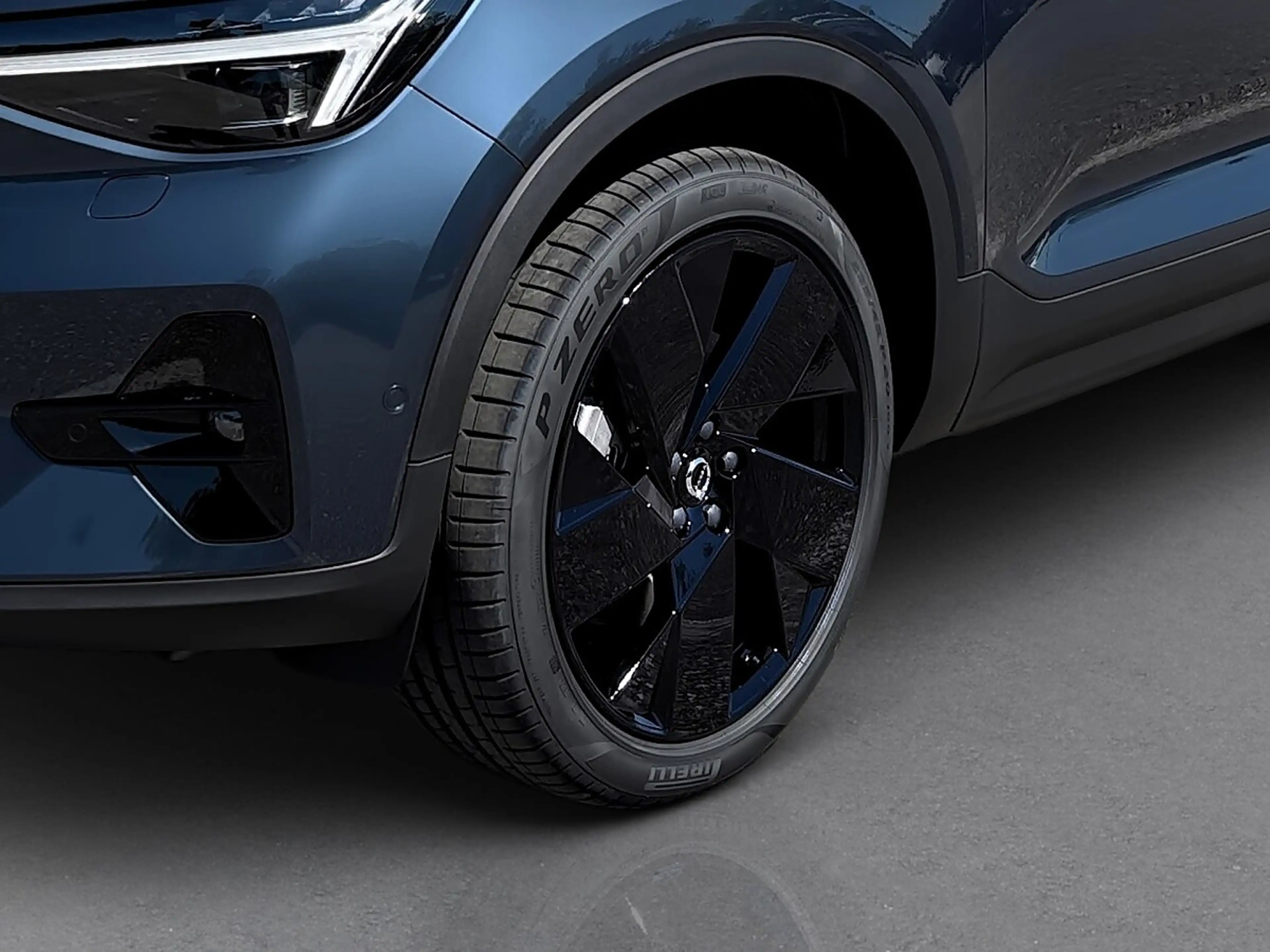 Volvo EX40 Single Motor Extended Range 82kWh Plus — photo 8