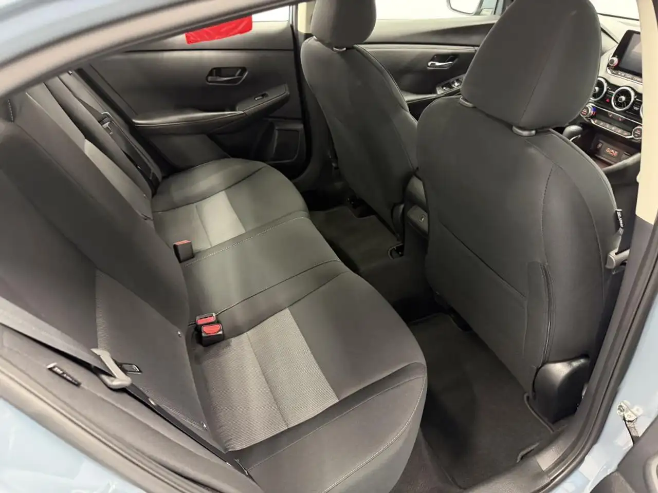 Nissan Sentra снимка Nissan Sentra