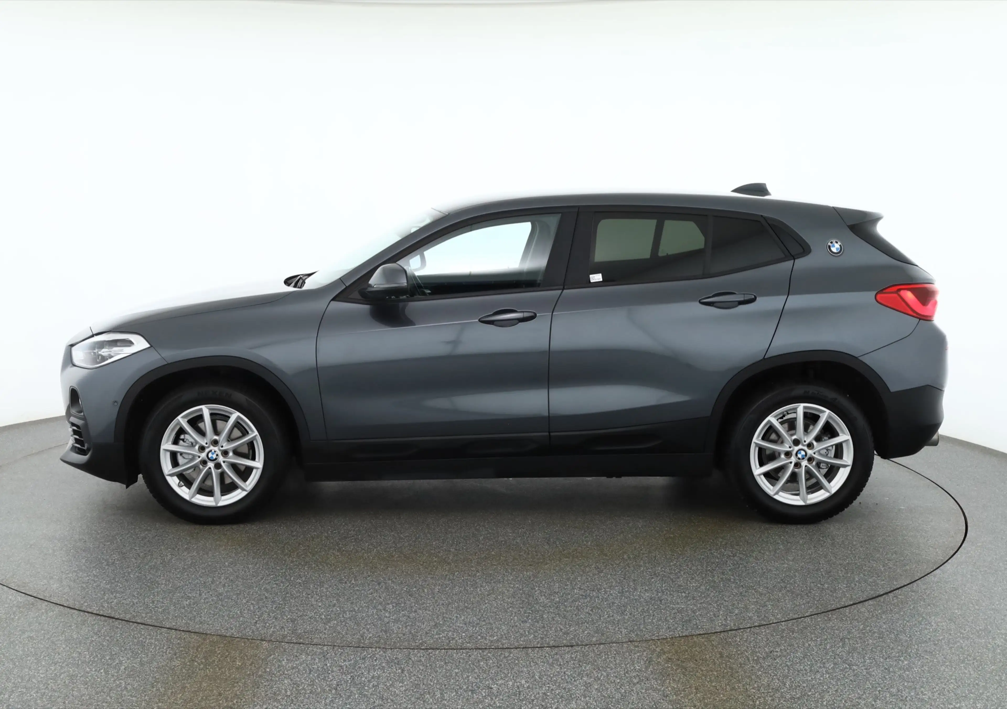 BMW X2 sDrive 18i Advantage LED Navi Kamera Tempomat — photo 2