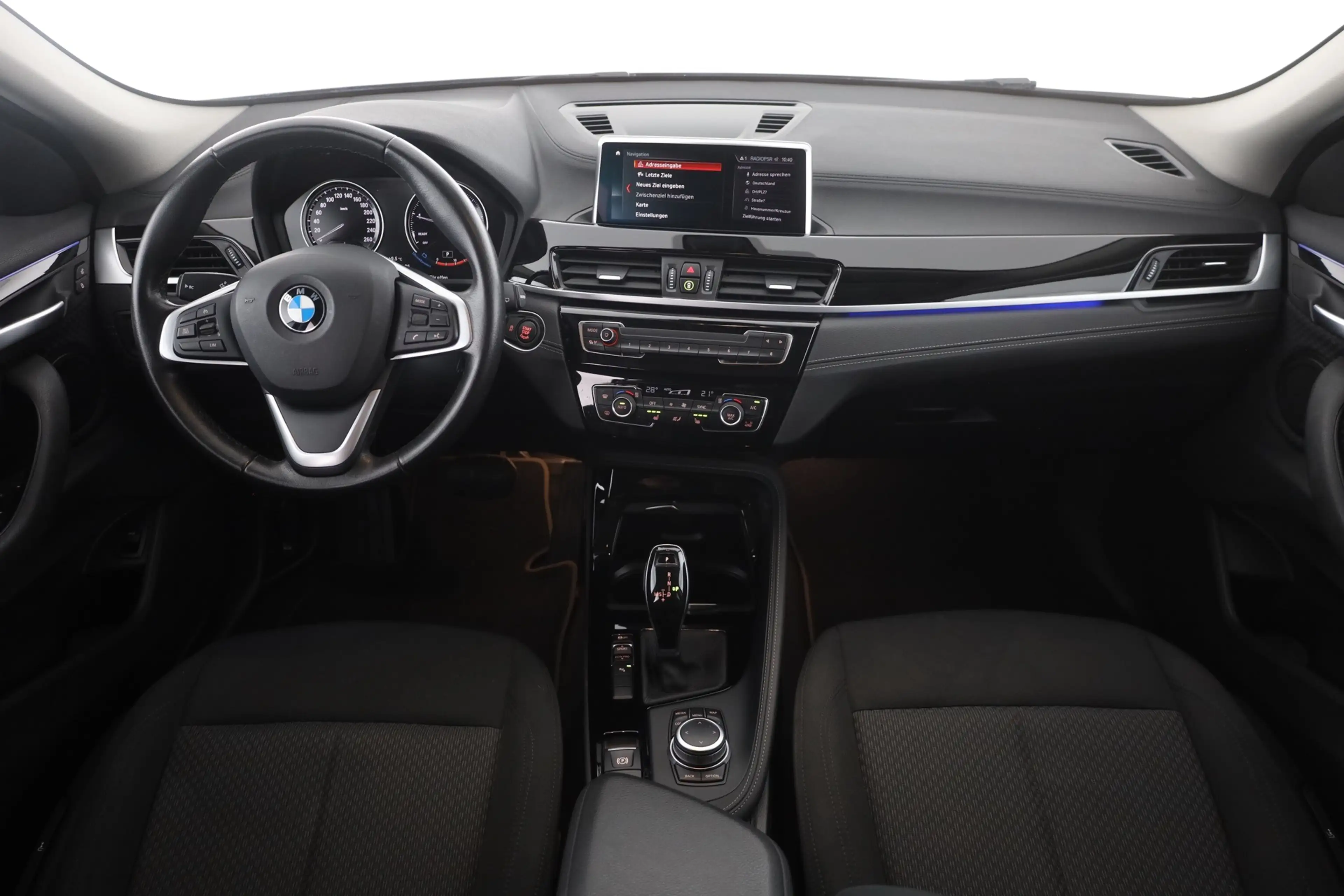 BMW X2 sDrive 18i Advantage LED Navi Kamera Tempomat — photo 9