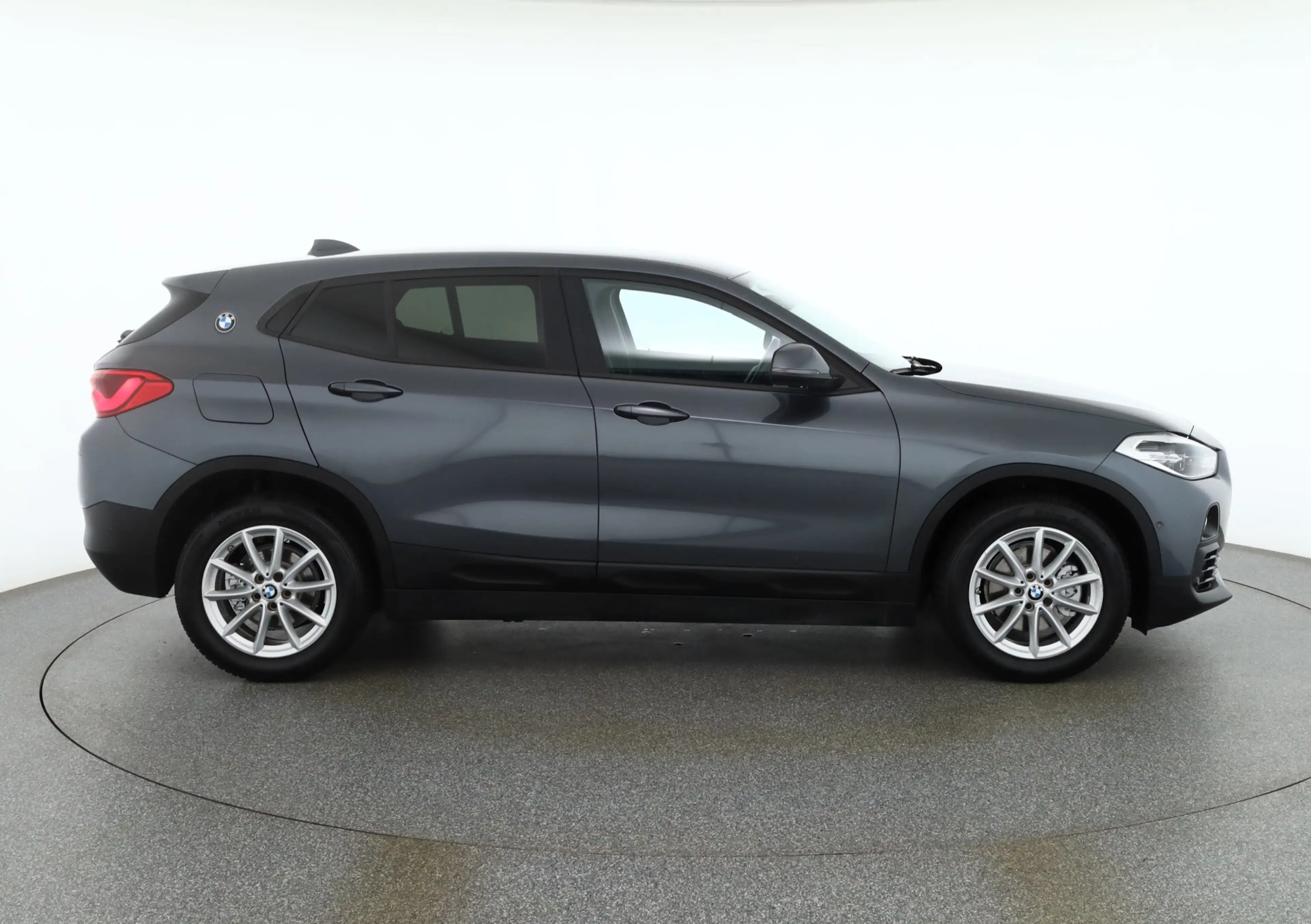 BMW X2 sDrive 18i Advantage LED Navi Kamera Tempomat — photo 6