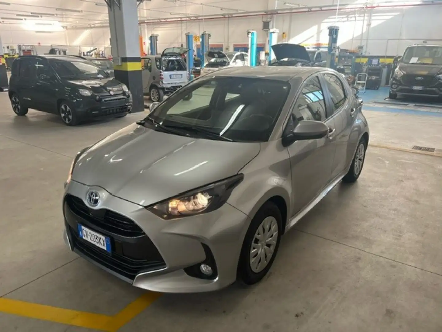 Toyota Yaris 1.5 Hybrid 5P ACTIVE INCENTIVO REGIONE LOMBARDIA Argento - 1