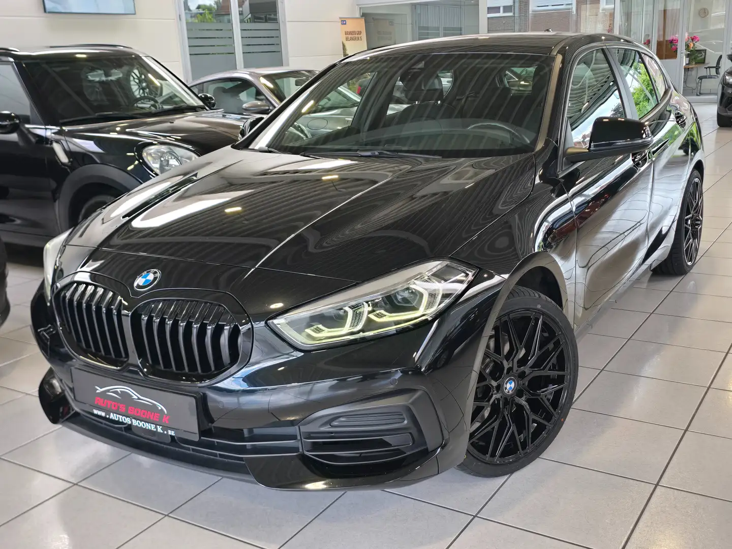 BMW 118 118iA OPF / Automaat / Navigatie / Lane assist/Enz Zwart - 1