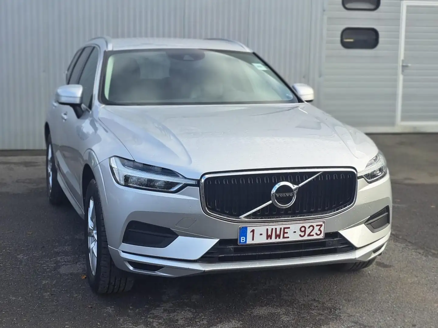 Volvo XC60 XC60 2.0 D4 163ch Momentum Pro Geartronic AdBlue Grijs - 1