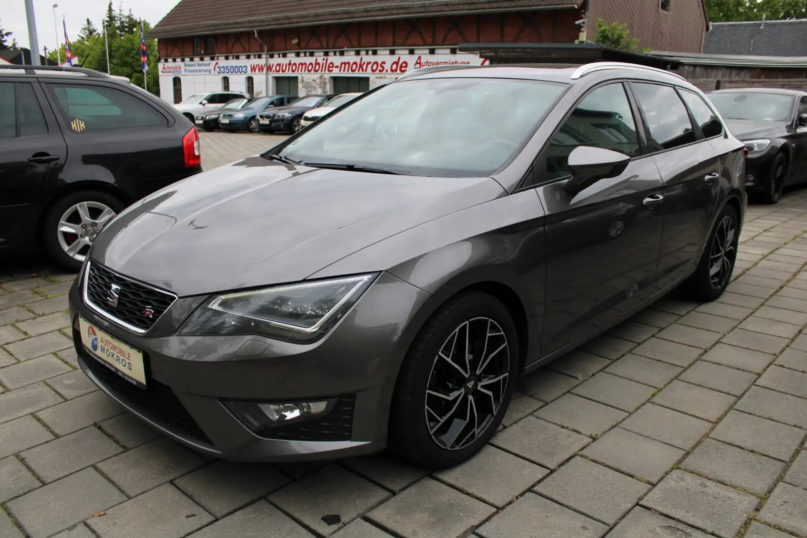 SEAT Leon ST 1.4 TSI  FR Panorama LED Navigation Leder Klima Grau - 1