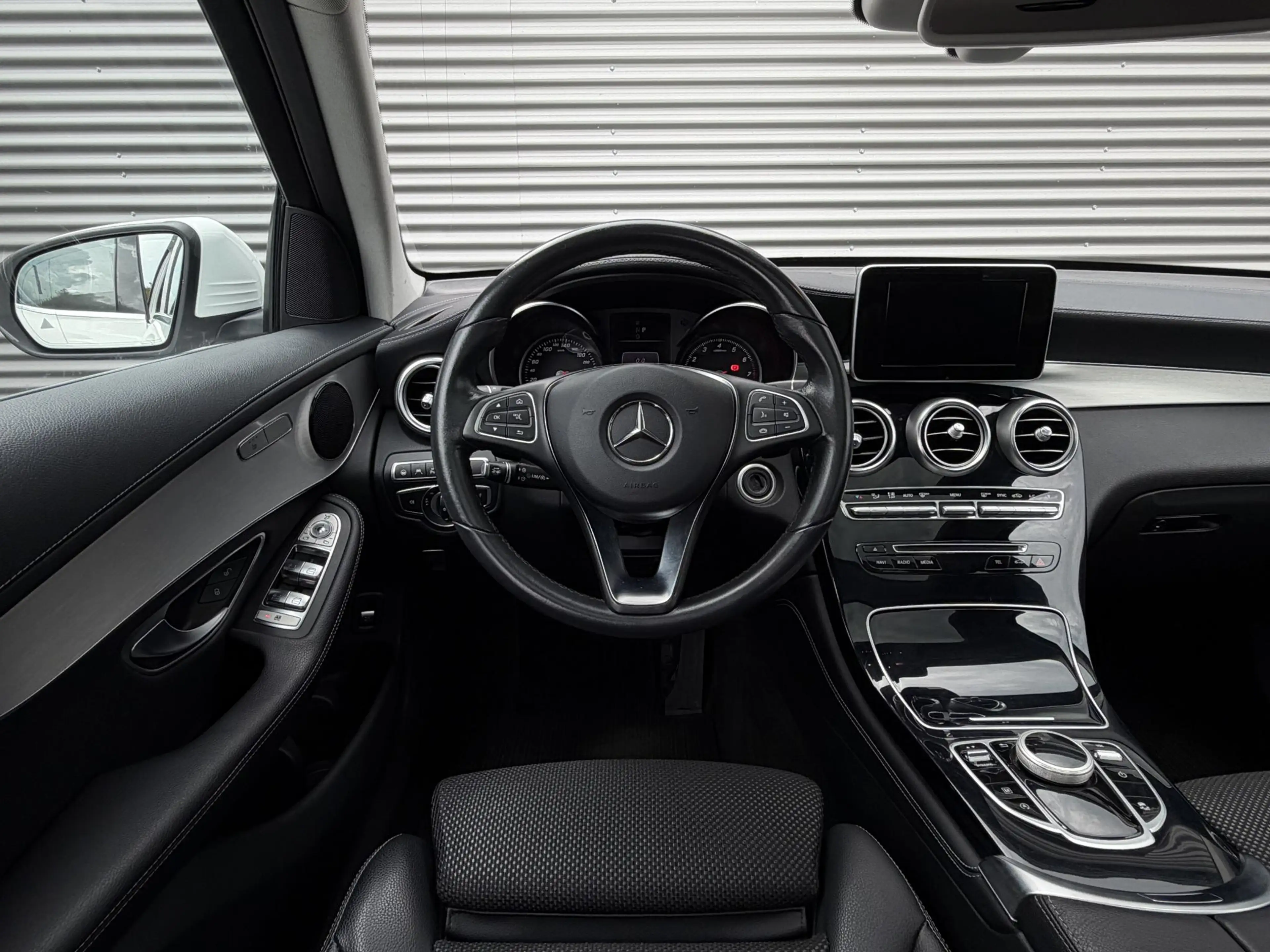 Mercedes-Benz GLC 250 4MATIC |Pano|Trekhaak|Distronic| | Pano | Trekhaak — photo 4