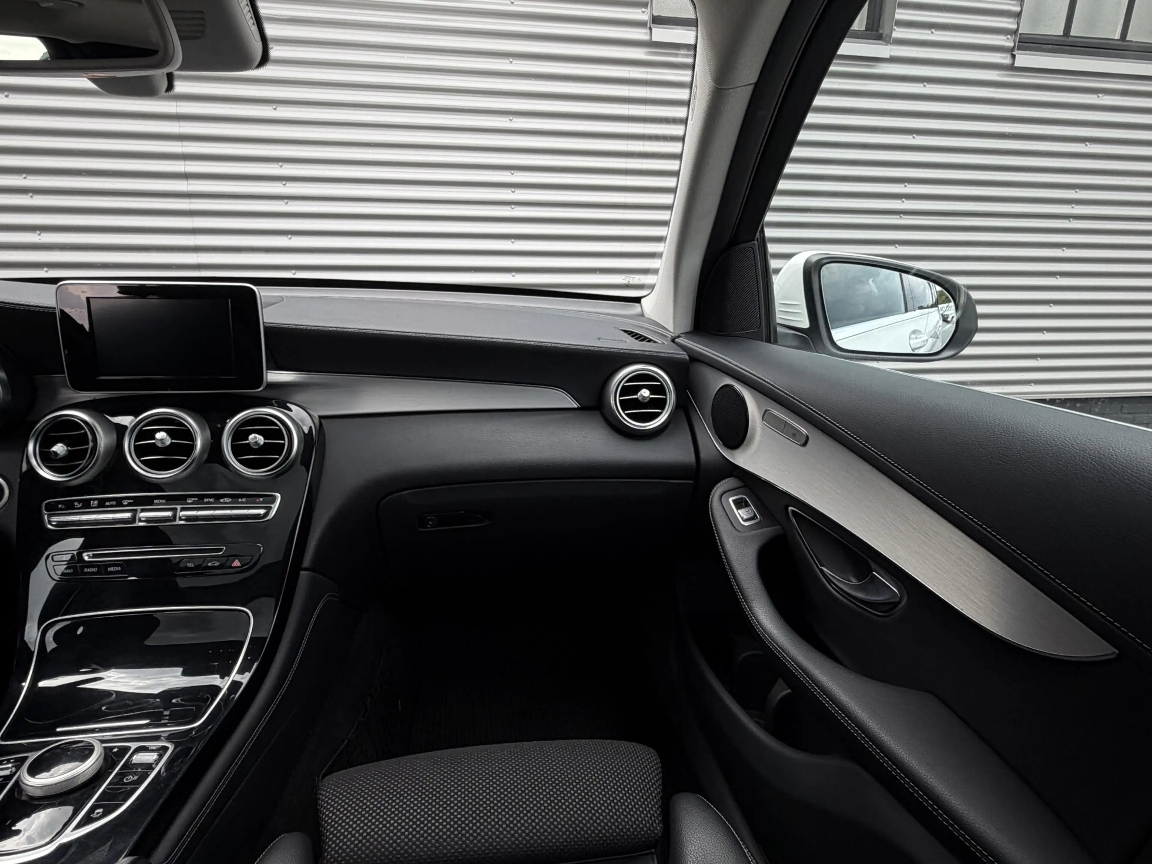 Mercedes-Benz GLC 250 4MATIC |Pano|Trekhaak|Distronic| | Pano | Trekhaak — photo 6