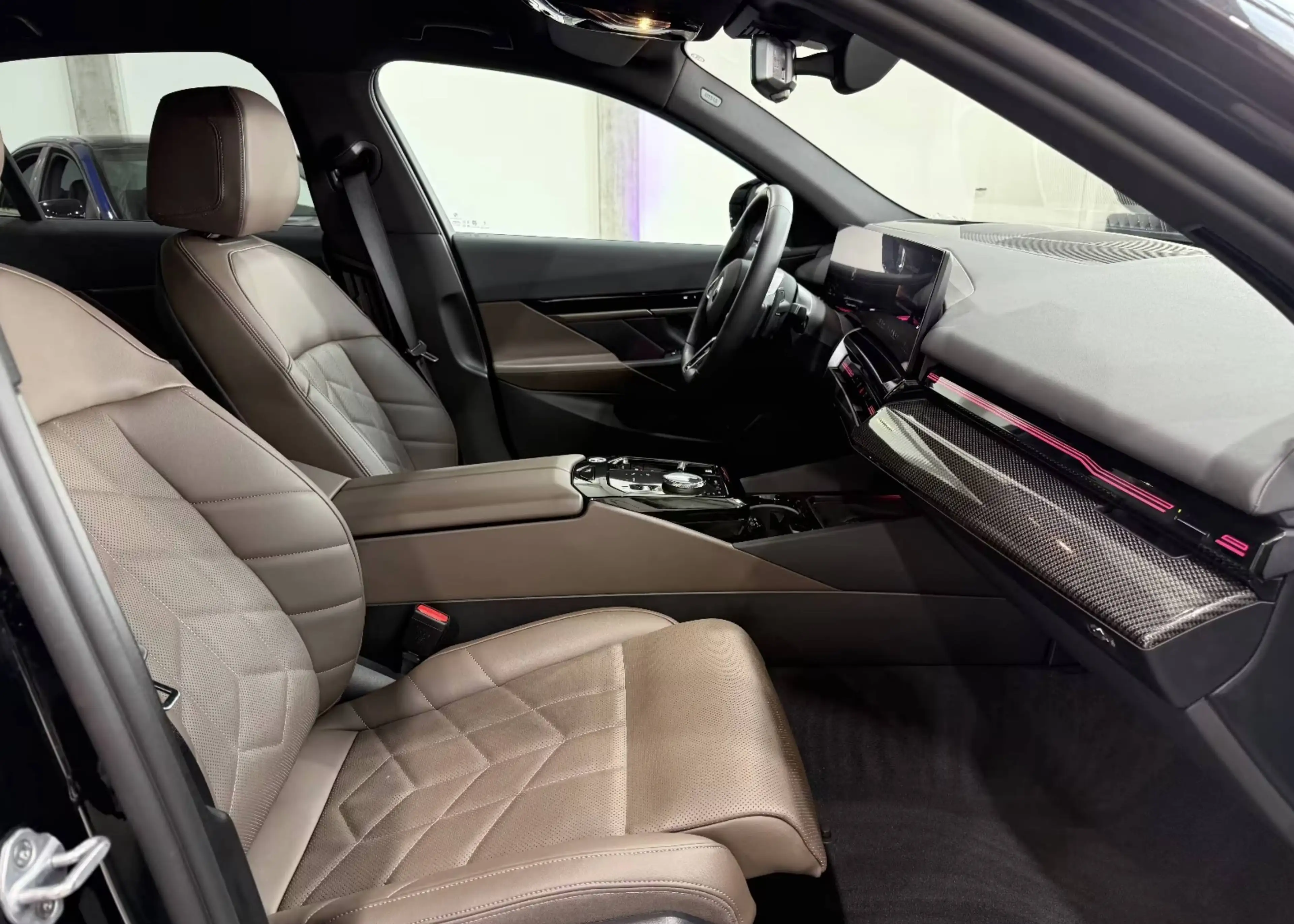 BMW 520 520 i M Sport — photo 14