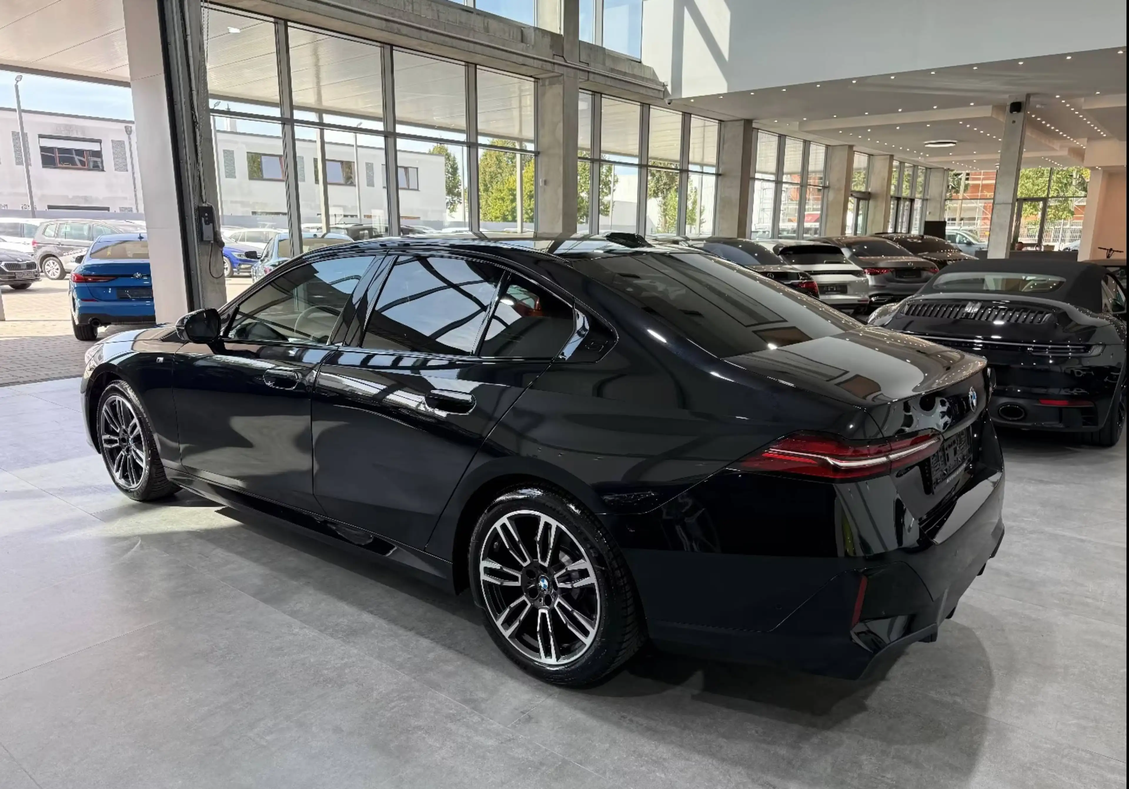 BMW 520 520 i M Sport — photo 8