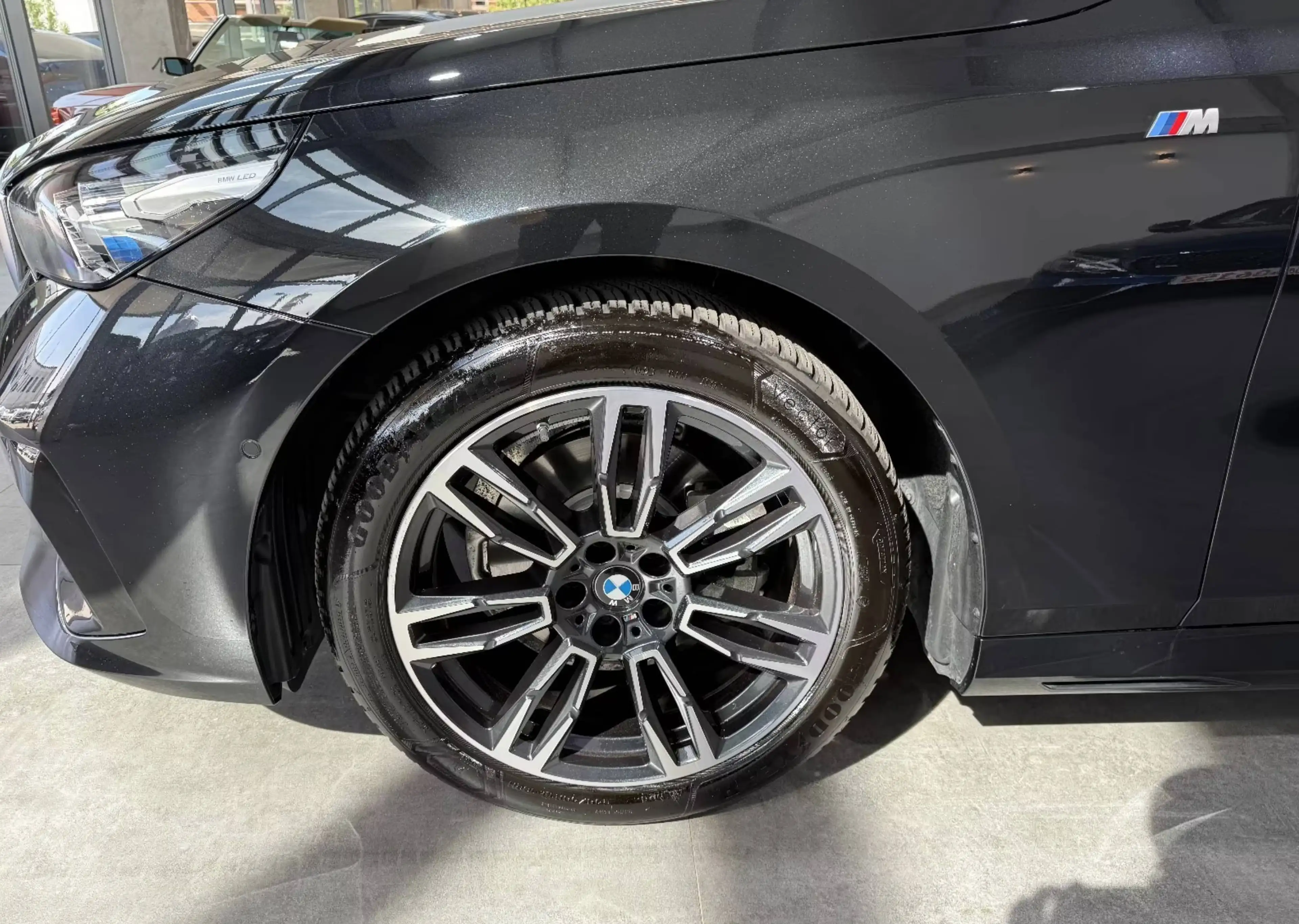 BMW 520 520 i M Sport — photo 11
