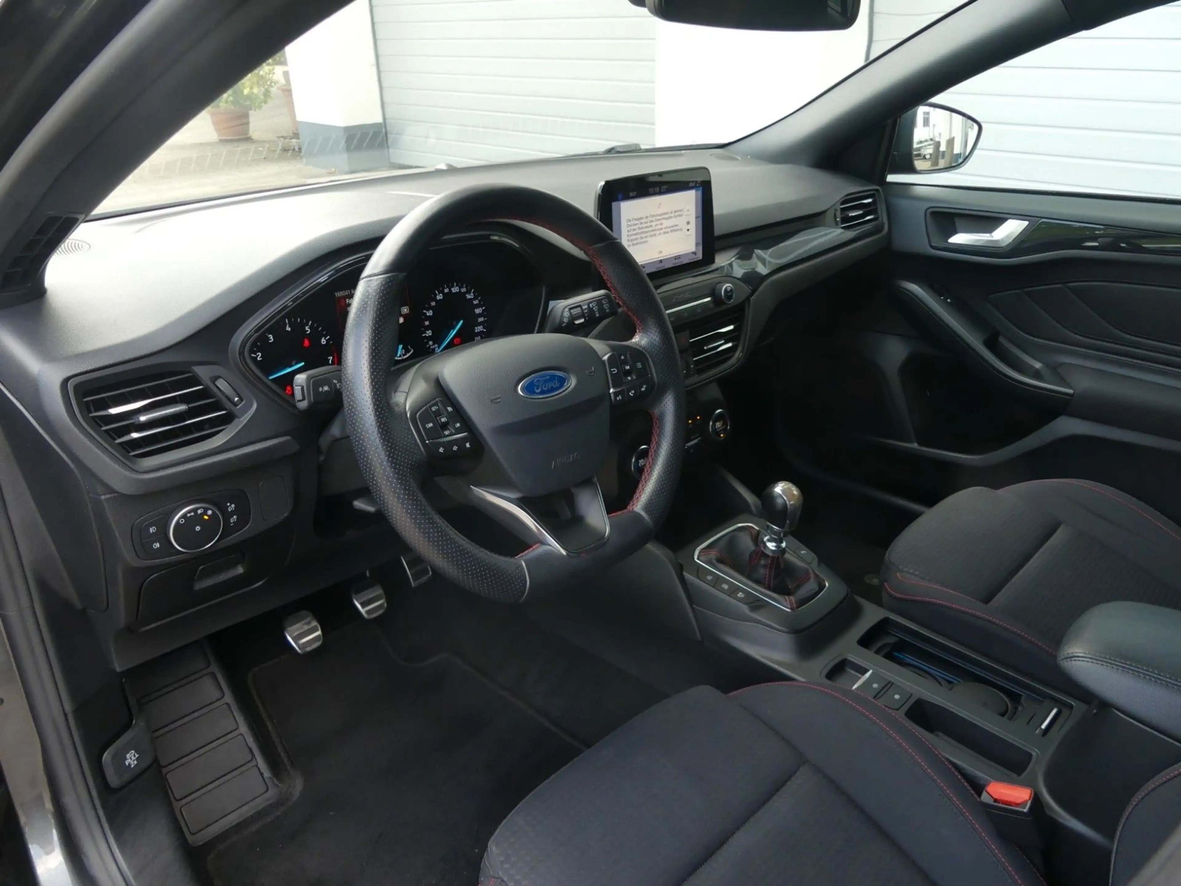 Ford Focus Lim. ST-Line — photo 11