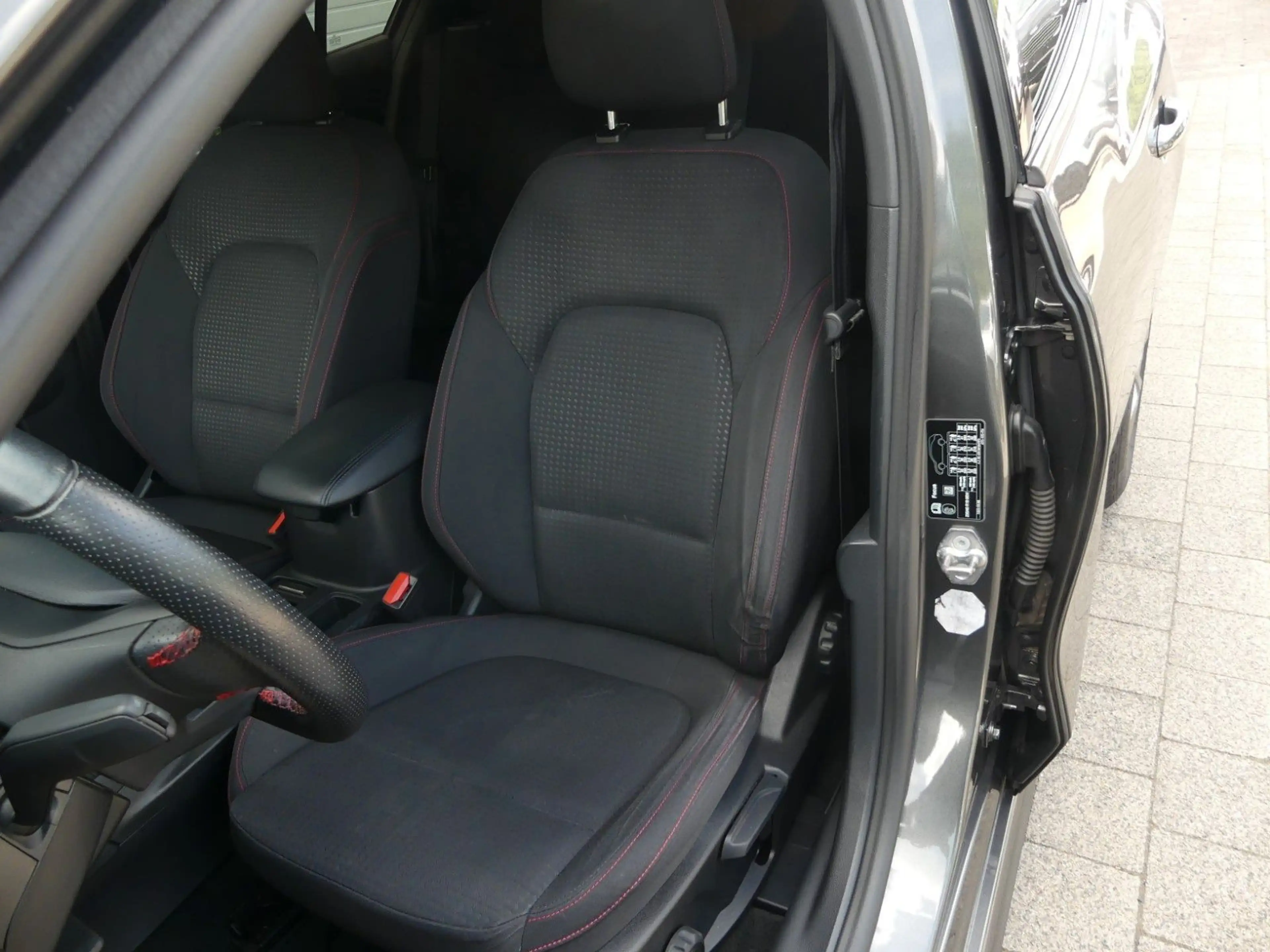 Ford Focus Lim. ST-Line — photo 10
