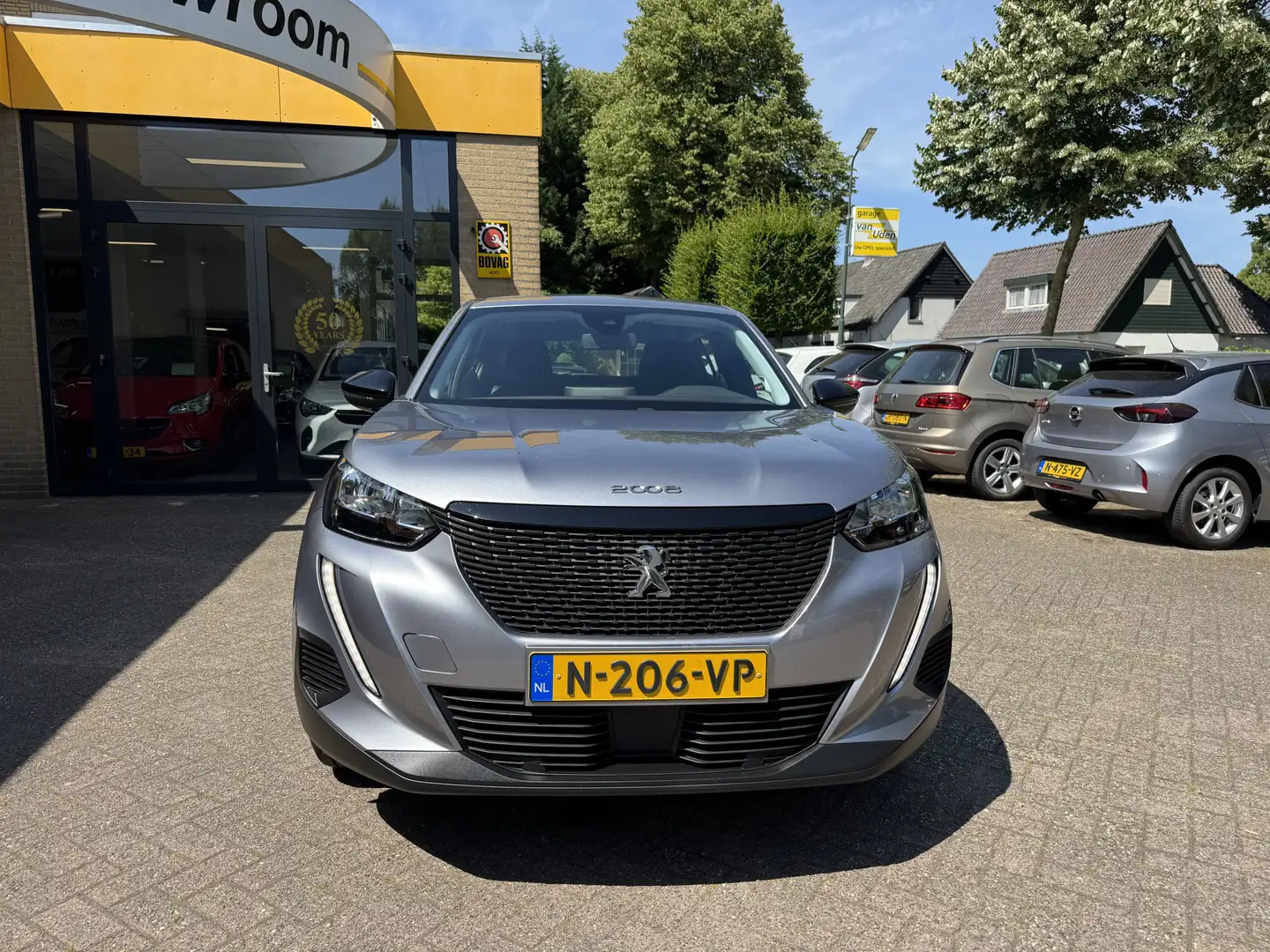 Peugeot 2008 1.2 PureTech Active Climate Control Navi Carplay 3 Grau - 2