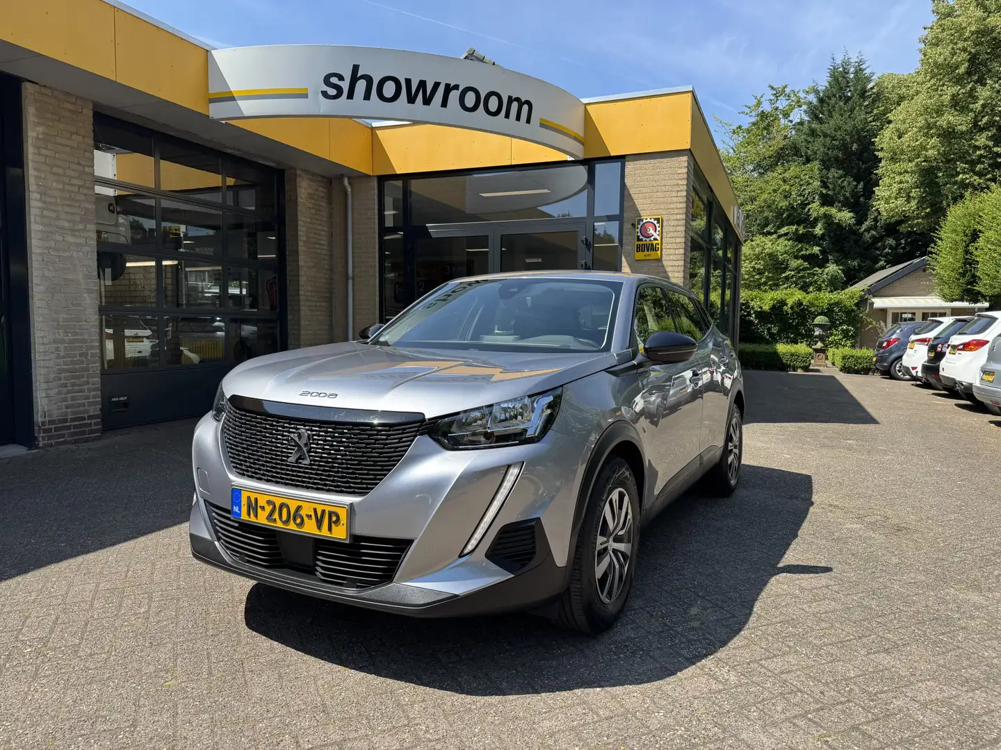 Peugeot 2008 1.2 PureTech Active Climate Control Navi Carplay 3 Grau - 1