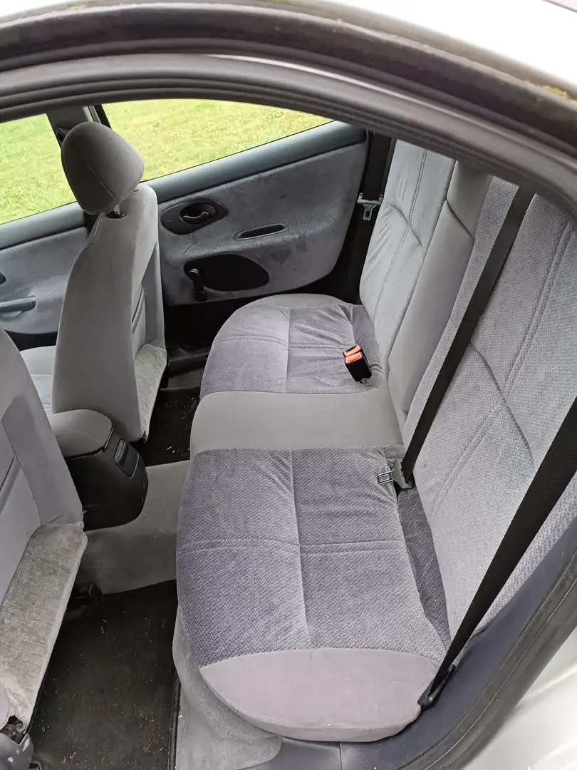Ford Mondeo Ghia - 2